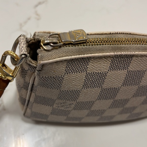 Louis Vuitton Damier Azur pochette - Picture 9 of 10